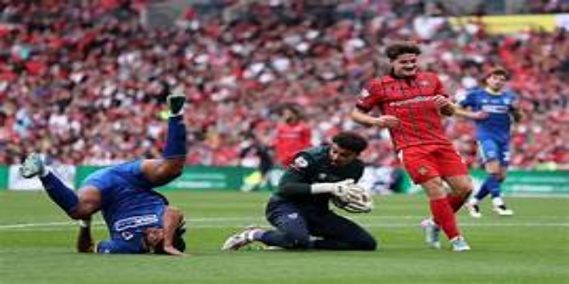 冷门诞生之夜：半岛体育解析比赛戏剧性进程与节奏变化-半岛体育