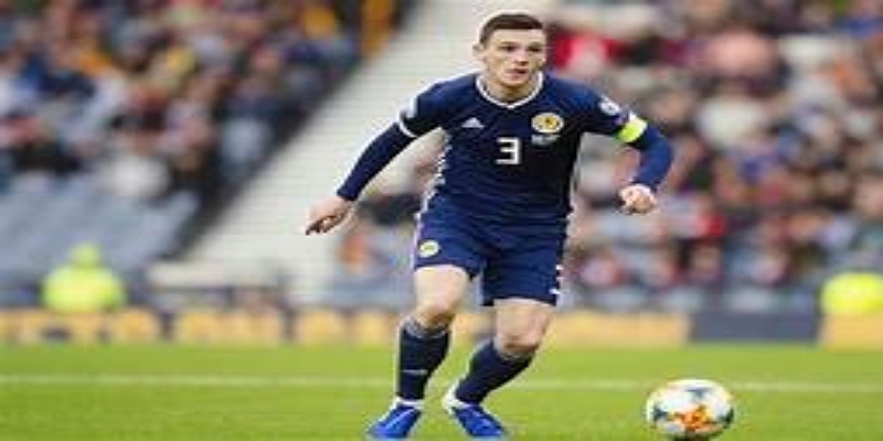 半岛体育新老交替分析：苏格兰阵容更新中的稳定力量-半岛体育